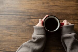 カフェをする女性